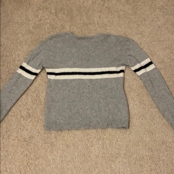 RARE Brandy Melville Grey Stripe Sweater - Picture 4 of 4